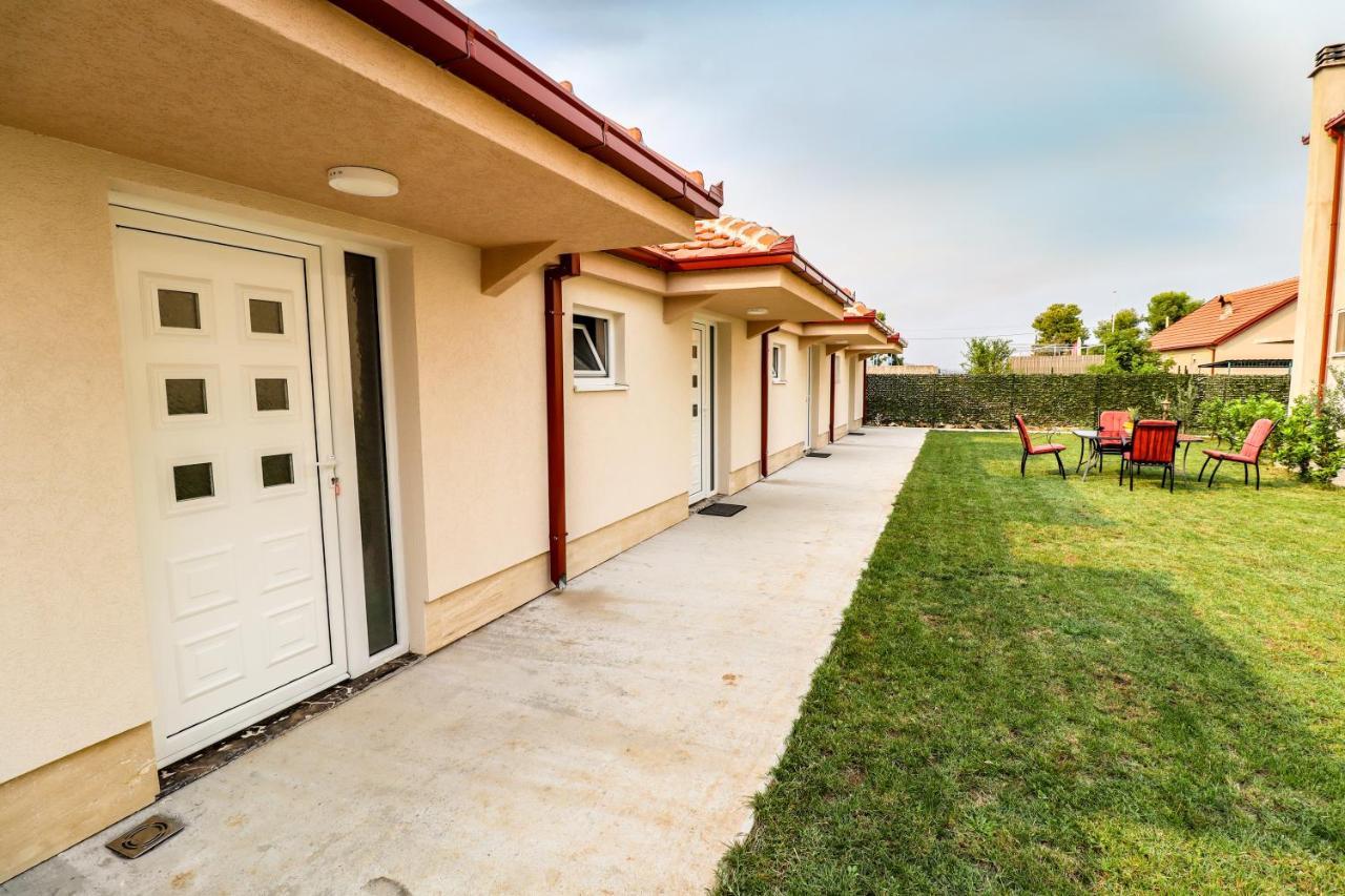 Simo Apartments Airport Podgoriţa Exterior foto