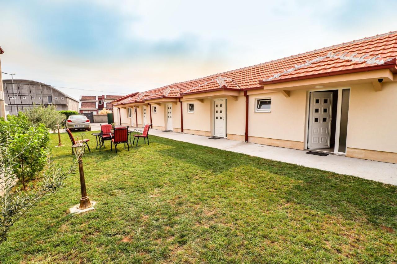 Simo Apartments Airport Podgoriţa Exterior foto