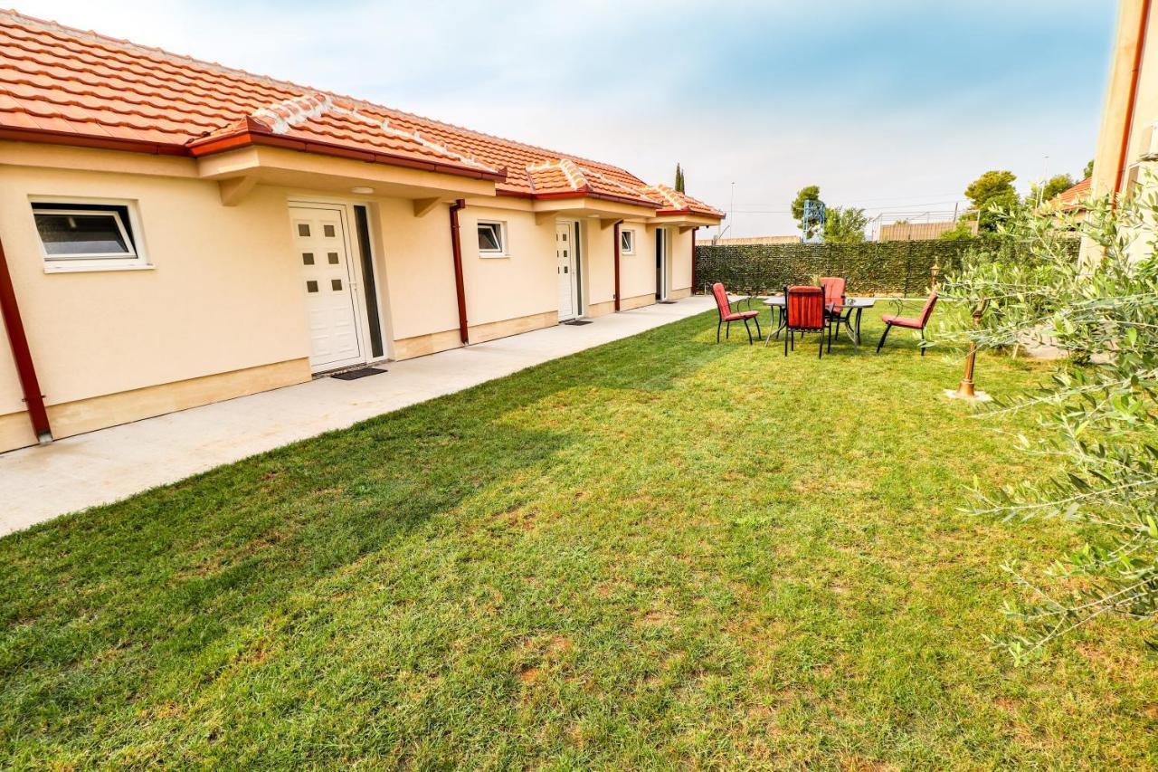 Simo Apartments Airport Podgoriţa Exterior foto