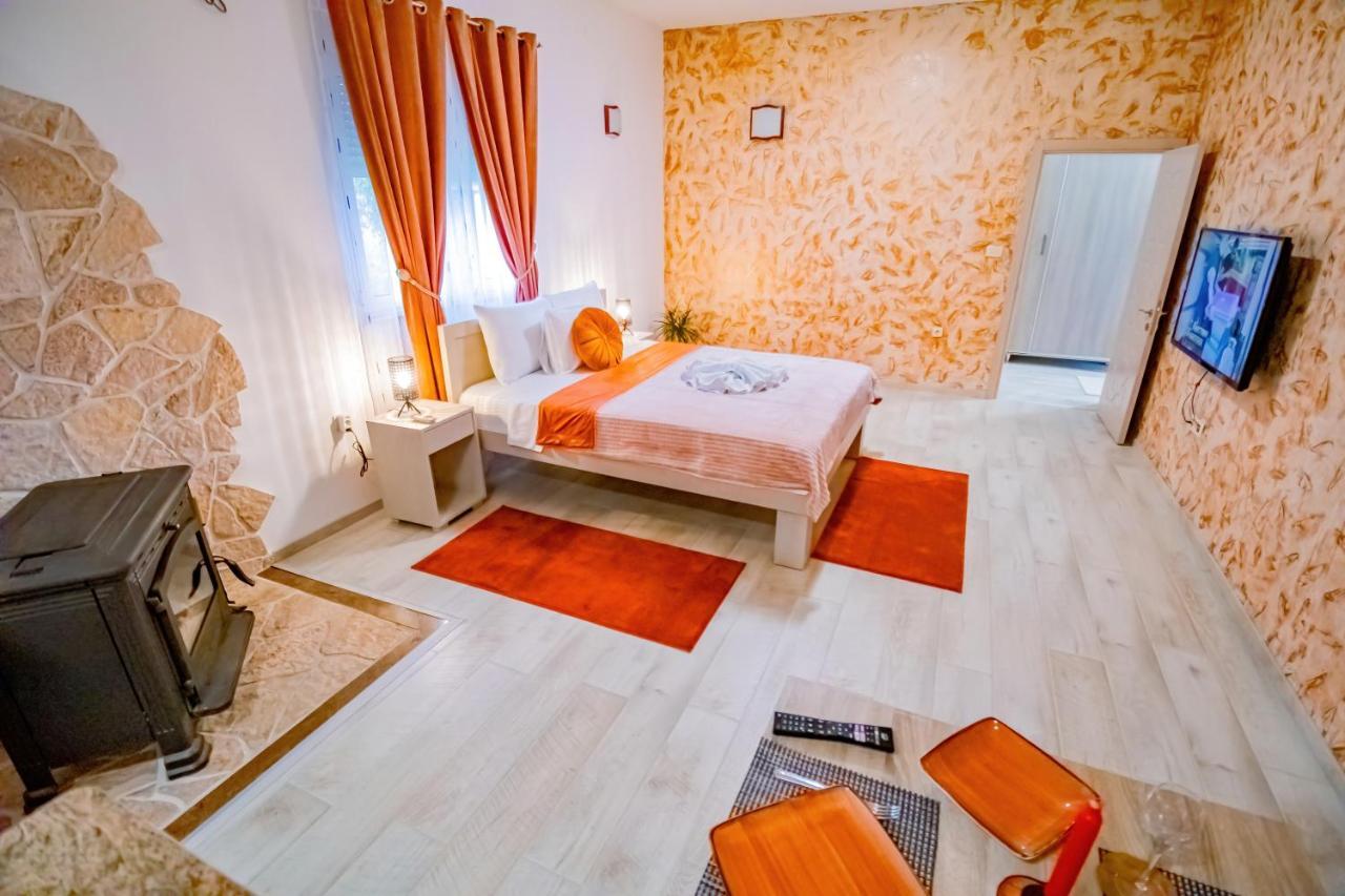 Simo Apartments Airport Podgoriţa Exterior foto